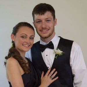 Meet your Posher, Caitlin