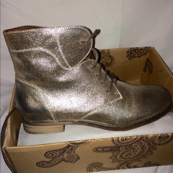 Ecote silver boots