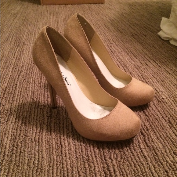 Nude suede pumps