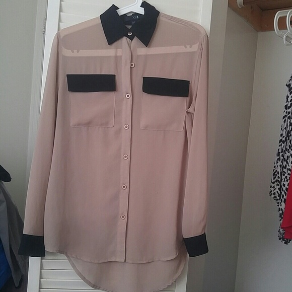 Button down - Picture 1 of 1
