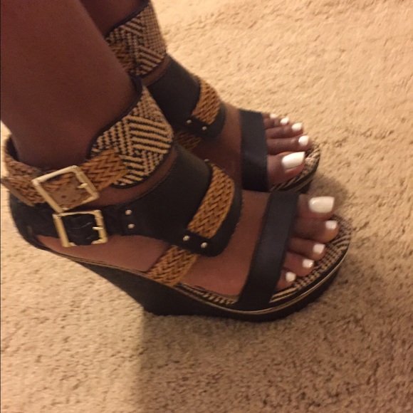 Brand new mossimo wedges still zip tied together