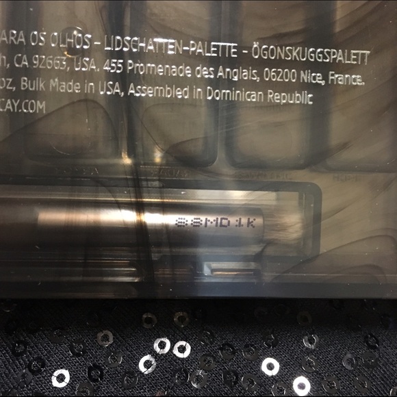 SALE🎉🎉Brand New Urban Decay Naked Smoky palette - Picture 3 of 4