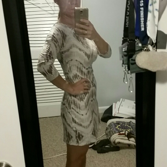 Express dress - Picture 3 of 4