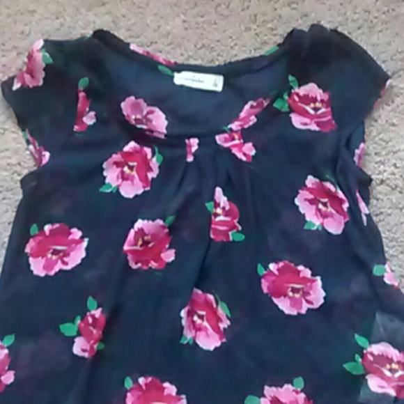 Girls Abercrombie floral top