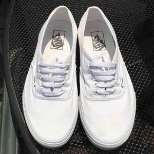 SOLD Solid White Vans! Unisex Mens(8) Women's(9.5)