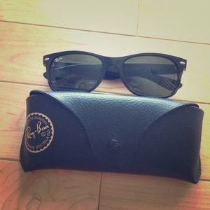Authentic Ray-ban Wayfarer sunglasses with case
