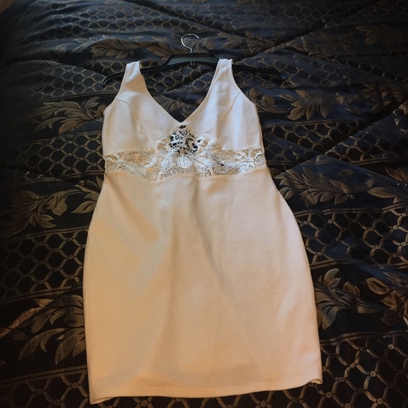 Foreign exchange white dress in size small - Picture 4 of 4