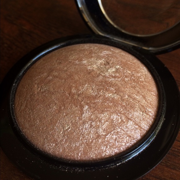 1 HR 🎉 MAC Soft & Gentle Mineralize Skin Finish