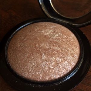 1 HR 🎉 MAC Soft & Gentle Mineralize Skin Finish