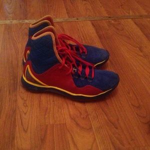 Under armour clutch fit men's 8.5