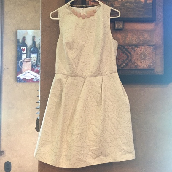 ❗️SALE❗️🎀🆕 Gorgeous White & Silver Erin Fetherst - Picture 2 of 4