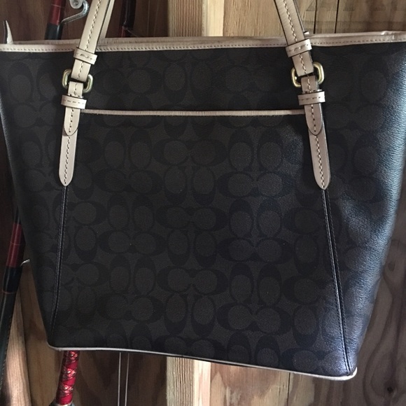 ❌❌SOLD❌❌Authentic coach purse - Picture 2 of 4