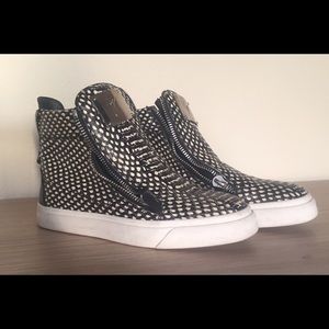 Giuseppe zanotti high top leather sneaker  36.5