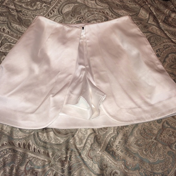 Marciano gorgeous HIGH WAISTED white skirt