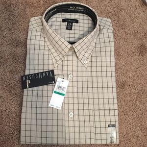 NWT VanHeusen long sleeved men's dress shirt