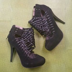 Dollhouse Black VelvetWoven Heels Booties