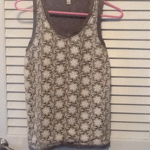 Embroidered overlay tank - Picture 1 of 3