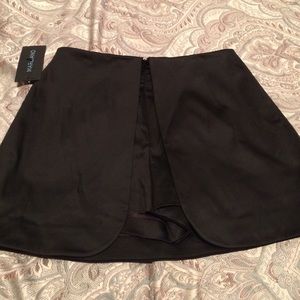 Marciano gorgeous HIGH WAISTED black skirt