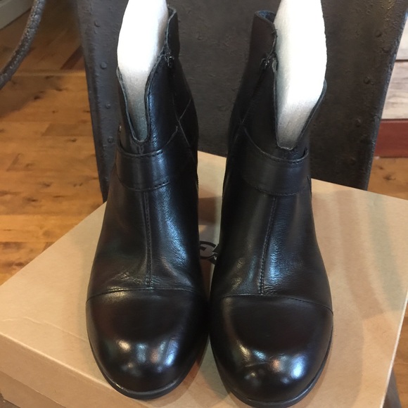 Born ankle boots