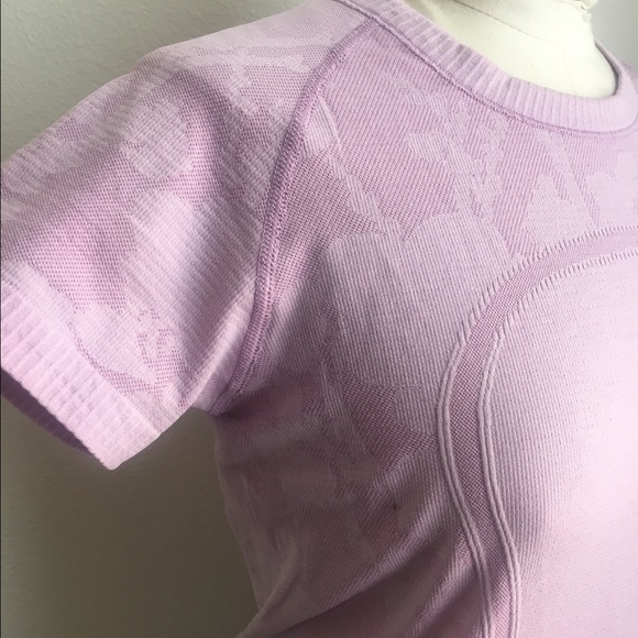 🚫SOLD🚫 Licac Lululemon short sleeve shirt Sz 6