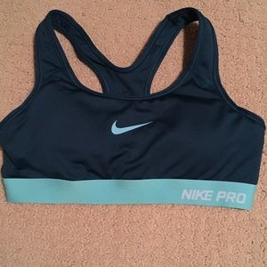Women's small Nike pro sports bra