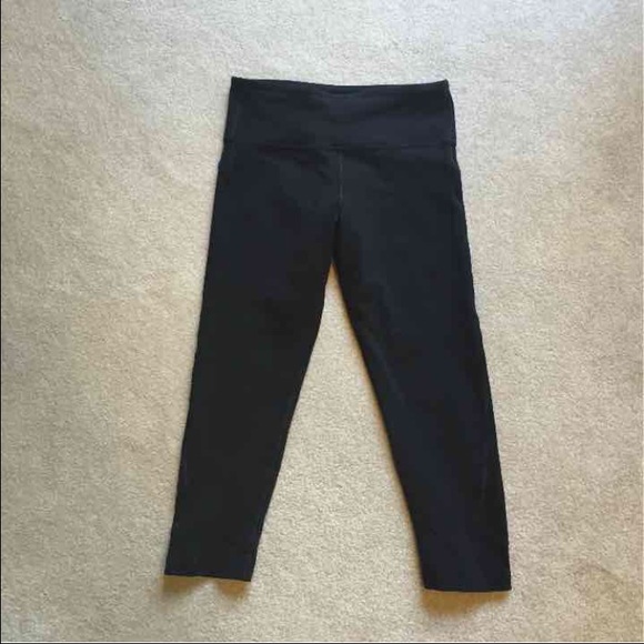 Lululemon Lustrous Crops Black Size 4