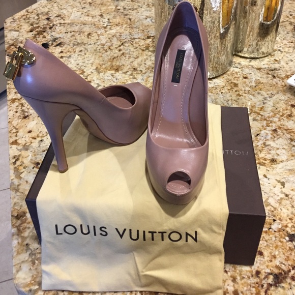 Louis Vuitton Dusty Rose Leather Pumps