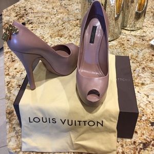 Louis Vuitton Dusty Rose Leather Pumps