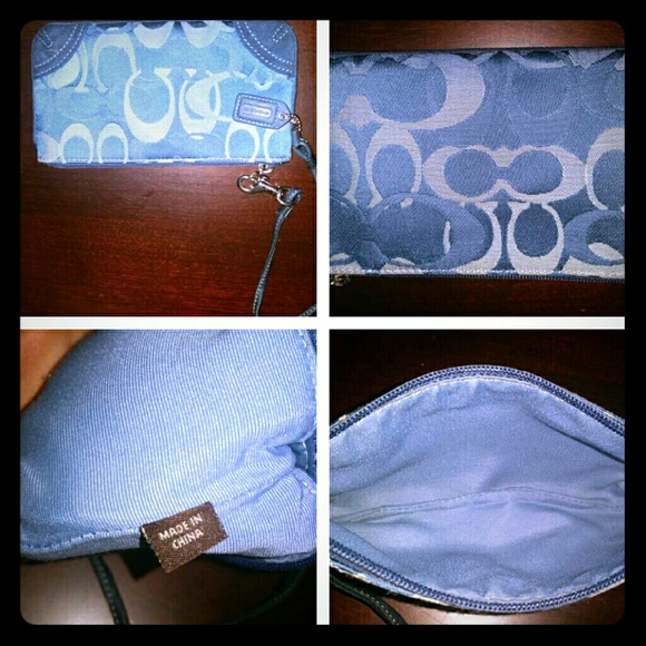 ❤❤❤SOLD❤❤❤❤❤Clearance!!!  😃Coach blue wristlet