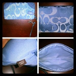 ❤❤❤SOLD❤❤❤❤❤Clearance!!!  😃Coach blue wristlet
