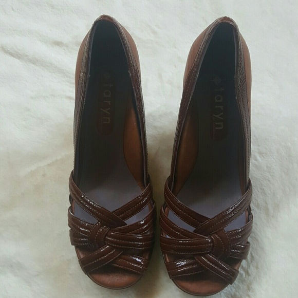 TARYN ROSE SANDALS - Picture 4 of 4