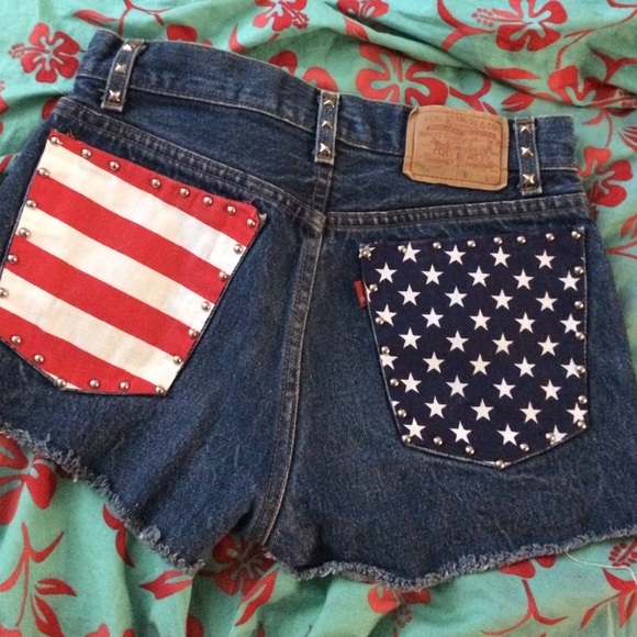 Levi High Waisted Shorts - Picture 2 of 3