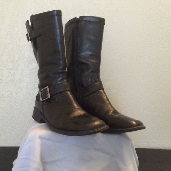 Matisse Black inside zip boot with buckles
