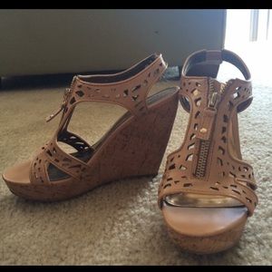 Adorable Nude wedges
