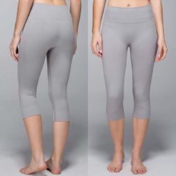 Lululemon ebb to street crops sz 6
