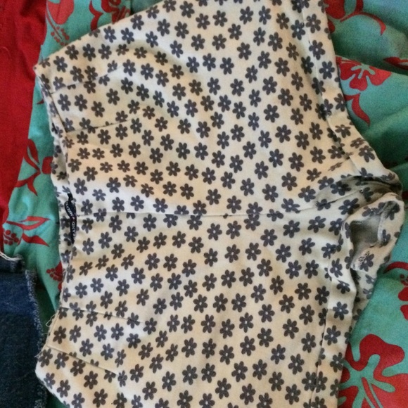 Brandy Melville Shorts - Picture 2 of 3