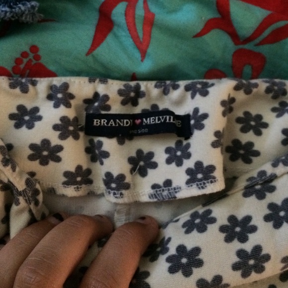 Brandy Melville Shorts - Picture 3 of 3