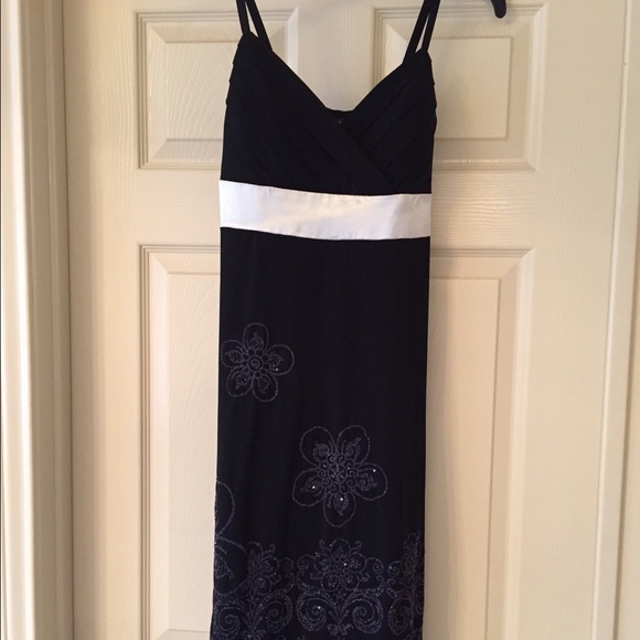 Cute black cocktail dress :)