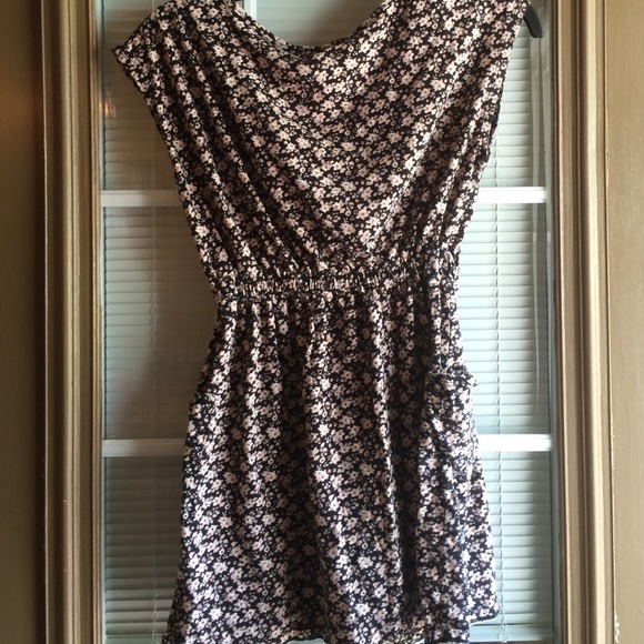 Adorable top - Picture 4 of 4