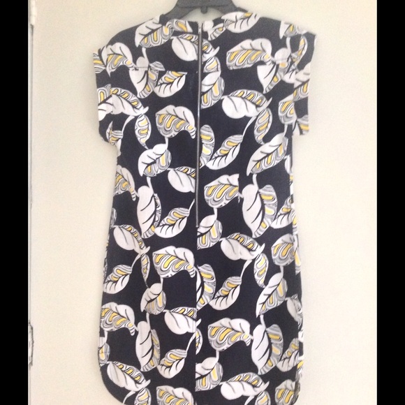 100% linen cap sleeves deep V Neckline dress - Picture 2 of 4