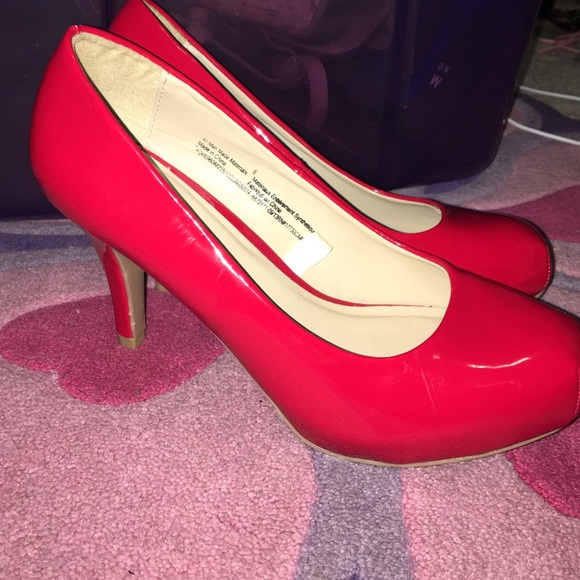 Red heels - Picture 2 of 2