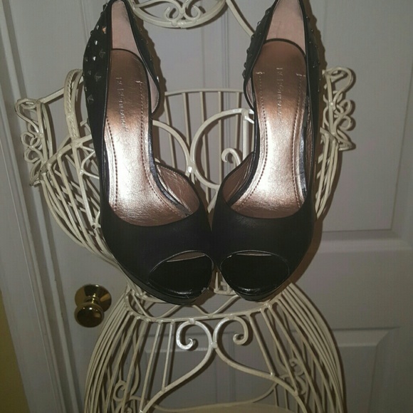 SUPER CUTE BCBG PUMPS SIZE 10