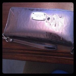 ❤️❤️Metallic Michael Kors wallet❤️❤️