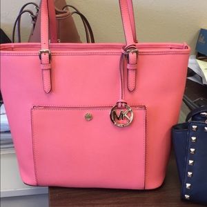 💐Spring Cleaning Sale💐Michael Kors Coral Jet Set