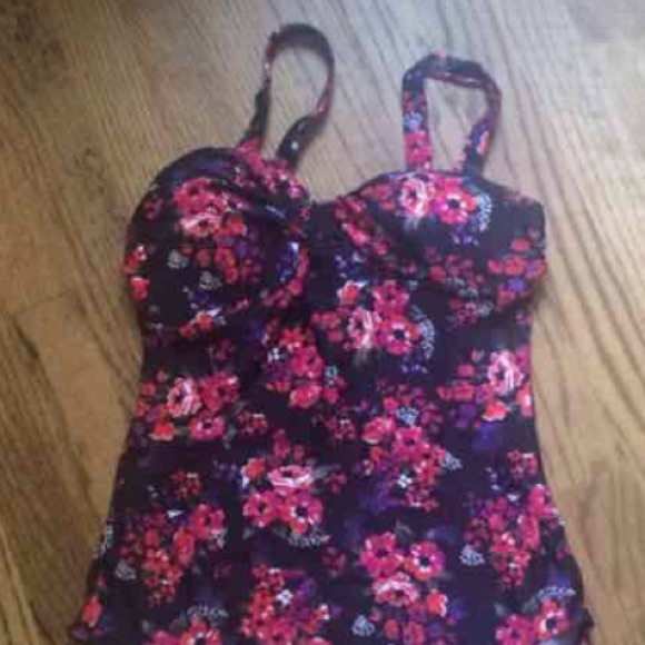 Last one! Retro One Piece Bathing Suit - Picture 3 of 4