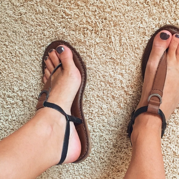 American Eagle brown & black sandals