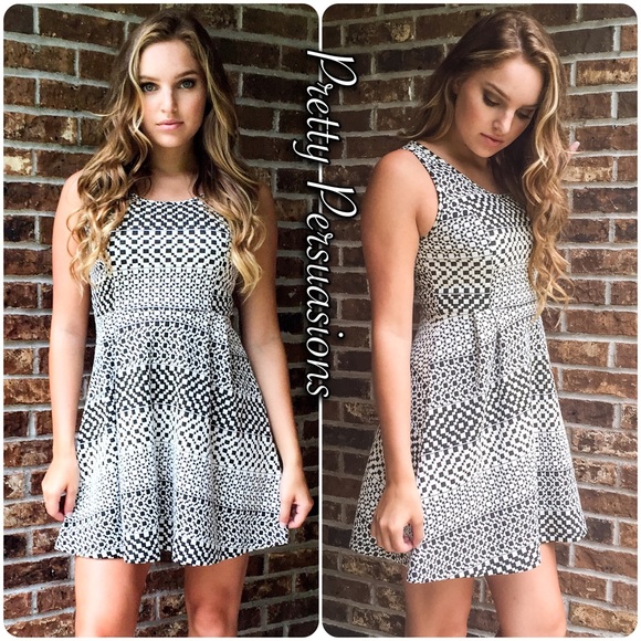 CLEARANCE‼️ Black White Print Fit & Flare Dress - Picture 4 of 4