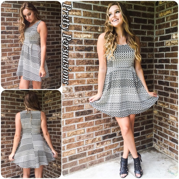 CLEARANCE‼️ Black White Print Fit & Flare Dress - Picture 2 of 4