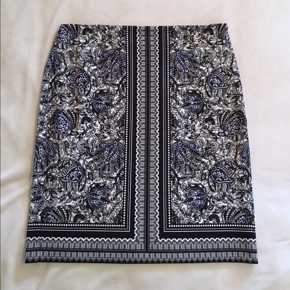🌸FINAL PRICE🌸 Pretty paisley skirt