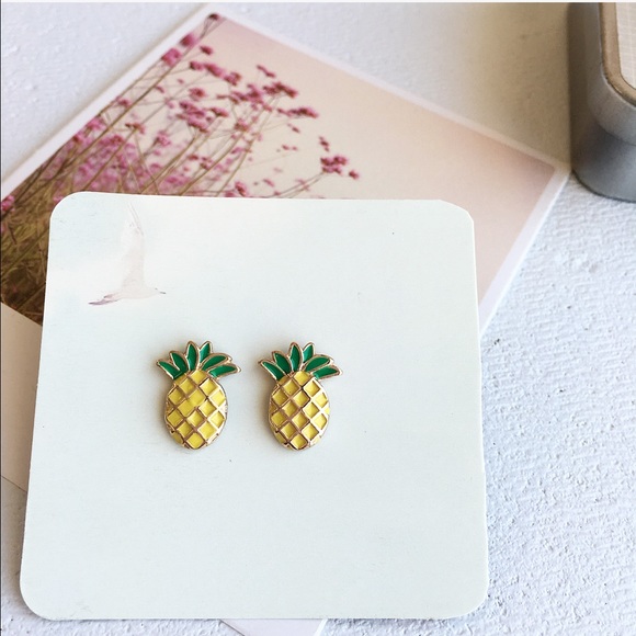 Cute pineapple studs - Picture 3 of 4